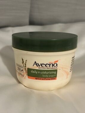 Aveeno daily moisturizing BODY YOGURT Apricot & Honey Lotion NEW!